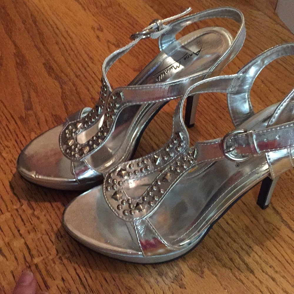 Anne Michelle silver heels